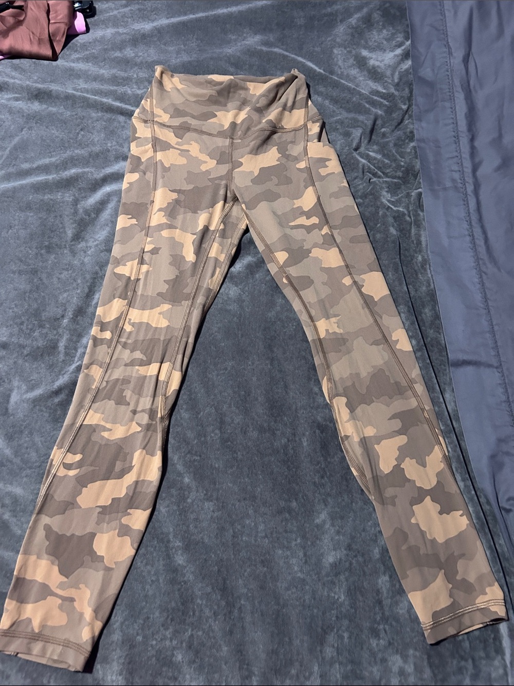 lululemon athletica women’s Camo Leggings - Tan & Brown